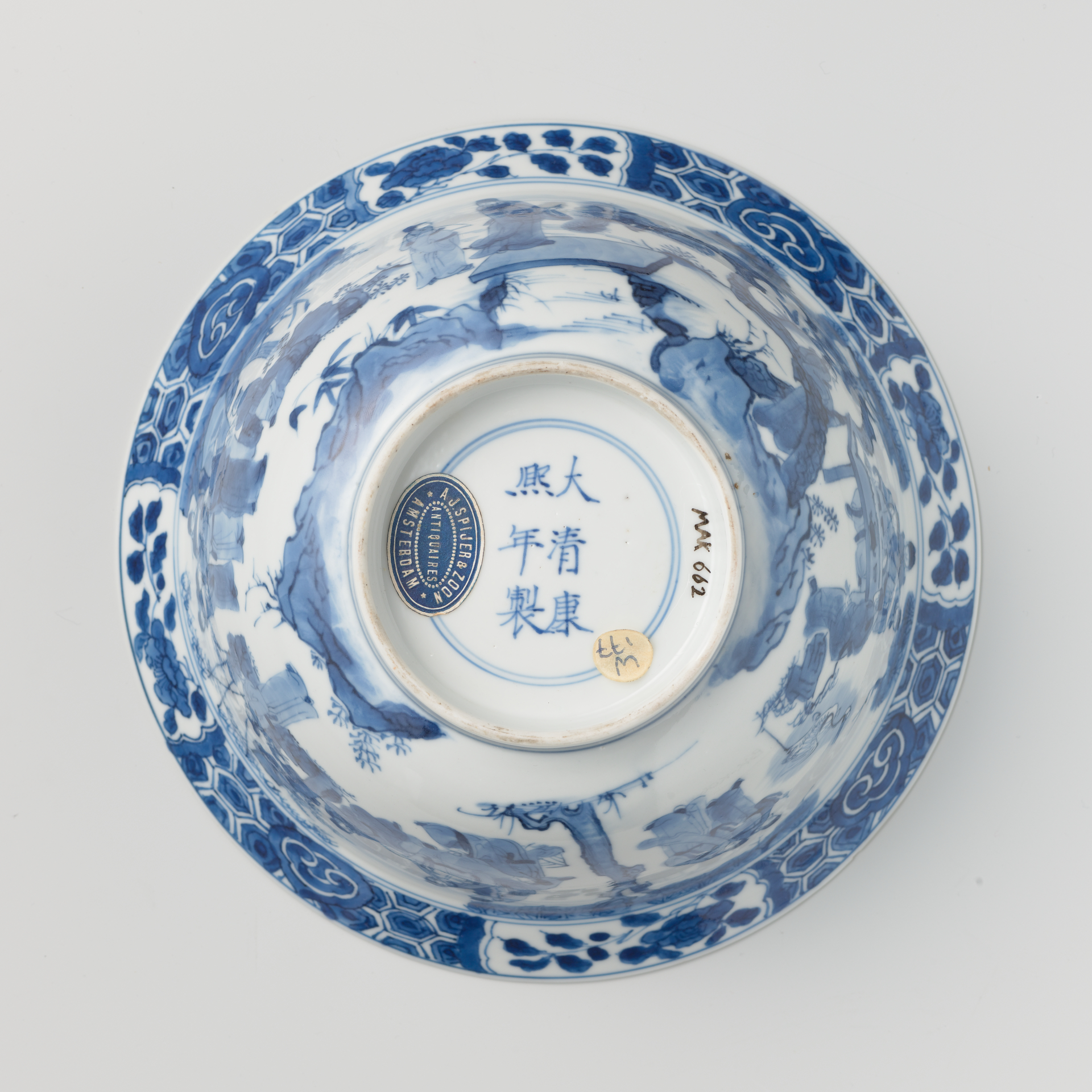 Fig. 11 Kangxi reign mark on base of bowl, Jingdezhen, China, Kangxi period (1662-1722), h. 9.6 cm / diam. 20.1 cm, Rijksmuseum (on loan from the Royal Asian Art Society in the Netherlands), AK-MAK-662