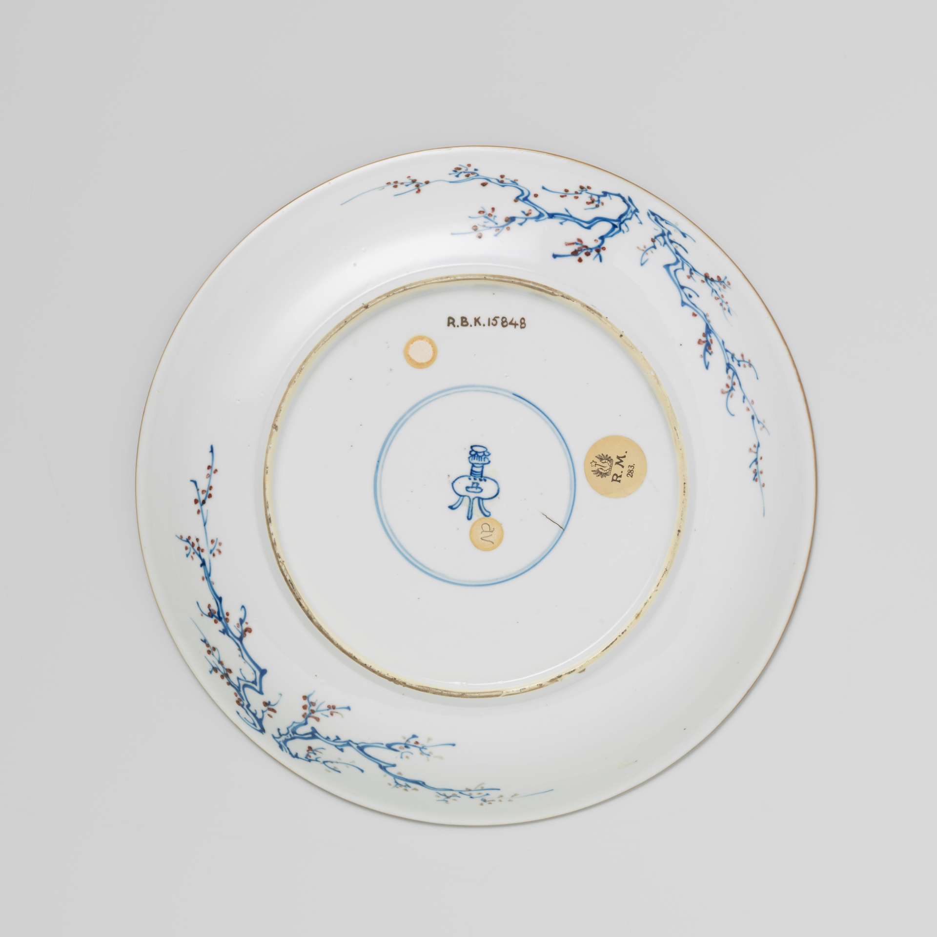 Fig. 3 Mark of tripod table on base of dish, Jingdezhen, China, Kangxi period, ca. 1700, porcelain, diam. 26.3 cm, Rijksmuseum, AK-RBK-15848