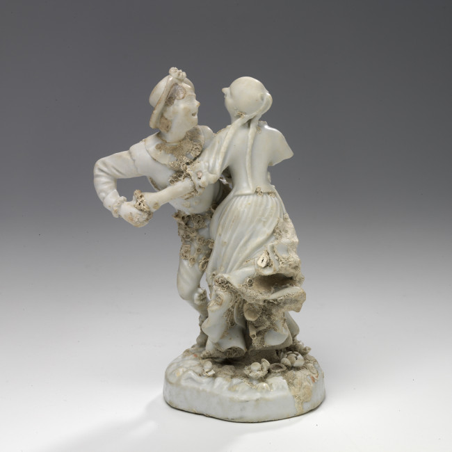15. Plastiek van dansende figuren gevonden in het Geldermalsen-scheepswrak, China, 1750, h. 16 cm, porselein, Groninger Museum, 1986.0716. Foto: John Stoel