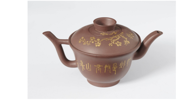 8. Yixing-style teapot decorated with a pavilion and landscape, Japan, , 19th century, h. 9.3 cm.; d. 17.3 cm., stoneware, National Museum of World Cultures, RV-1-481
