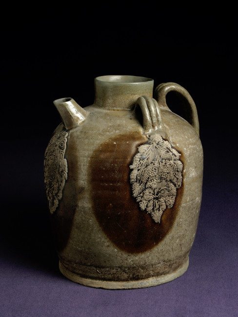 Fig. 6. Ewer with an applied decoration, Changsha, Tongguan kilns, Hunan, China, Tang dynasty (618-907), stoneware, h. 19.8 cm, d. 16.5 cm Leeuwarden, Princessehof National Museum of Ceramics, GAM 0633.