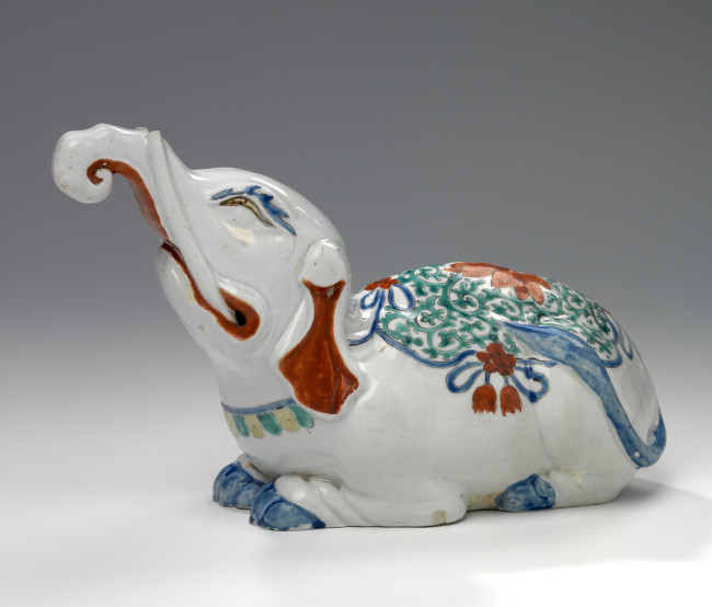 Elephant, Arita, Japan, 1680-1690, l. 9,5 cm, porcelain, Kakiemon, Groninger Museum, 1918.0006. Photo: John Stoel