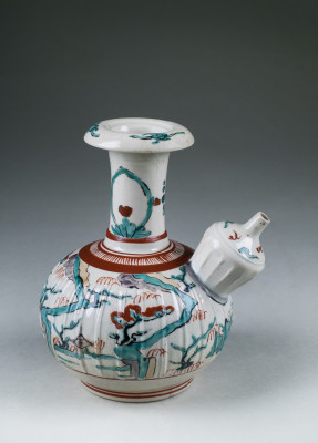 Fig. 11. Kendi decorated with a landscape with trees and plants, Arita, Japan, c. 1660-1680, porcelain, h. 20.5 cm, d. 14.5 cm, Princessehof National Museum of Ceramics, GRV 1929-240.