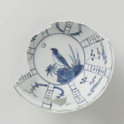 Figure 14. The central decoration of a bird on a rock on a high kraak-type bowl from the Witte Leeuw shipwreck, NG-1978-127-8852-W.jpg