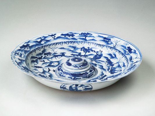Onderschotel voor kan met decor van medaillons, Keramiekmuseum Princessehof, Leeuwarden; Bruikleen Ottema-Kingma Stichting, OKS 1974-011. 